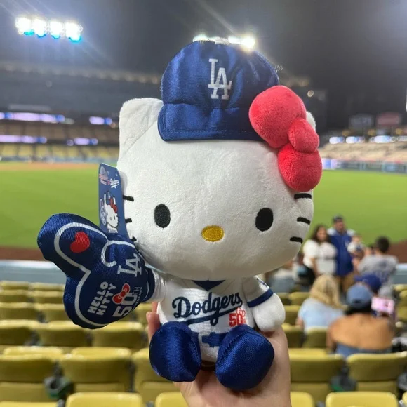 Dodger Hello Kitty - Picture 1 of 1